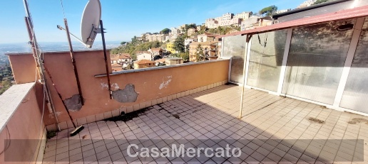 Foto Appartamento in via Palazzolo, Rocca di Papa Centro di 100 m²