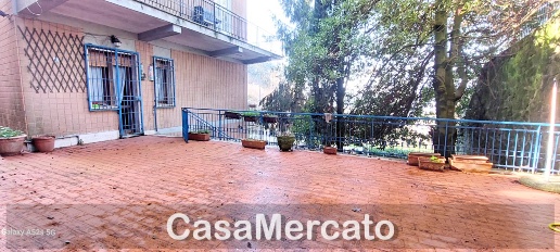 Foto Appartamento in Via Roma, Rocca di Papa Centro di 110 m² con 4 locali