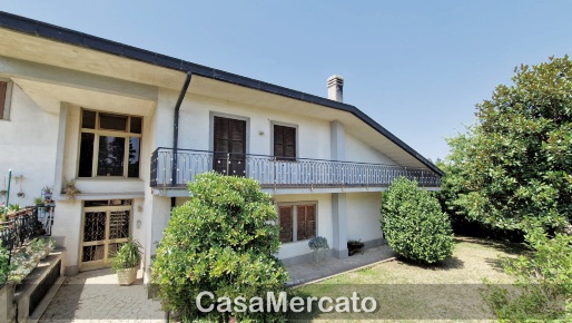 Foto Appartamento in Via Rocca Priora, Rocca di Papa Centro di 77 m²
