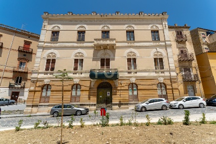 Foto Appartamento in Largo Barile 13, Caltanissetta Centro di 280 m²