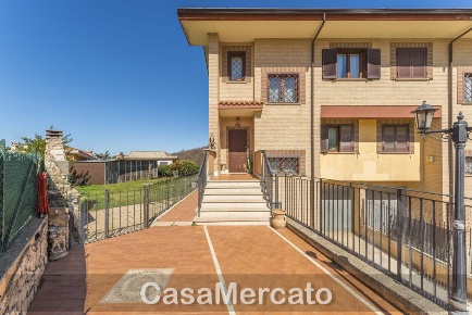 Foto Villa bifamiliare in Via Rocca Priora, Rocca di Papa Centro di 210 m²