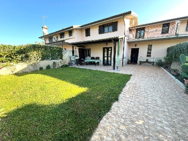 Foto Villa a schiera a Fiano Romano di 164 m² con 4 locali in vendita