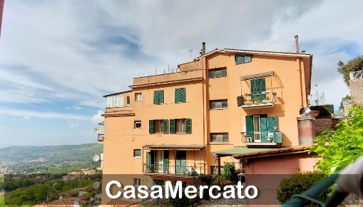 Foto Appartamento in Via Lucatelli, Rocca di Papa Centro di 73 m²