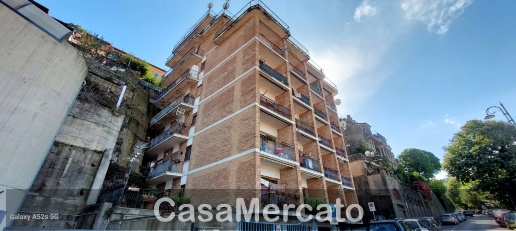 Foto Appartamento in Viale Ferri, Rocca di Papa Centro di 89 m² in vendita