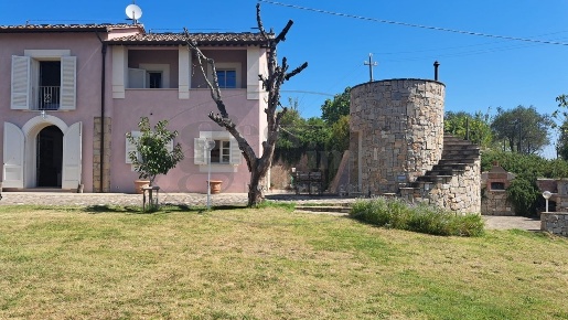 Foto Villa unifamiliare a Collesalvetti Le Case II di 140 m² con 4 locali