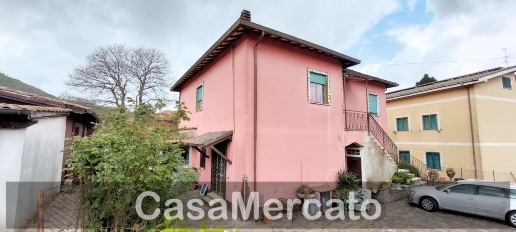 Foto Appartamento a Rocca di Papa di 110 m² con 4 locali in vendita