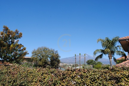 Foto Villa unifamiliare a Aci Sant'Antonio Centro di 145 m² con 5 locali