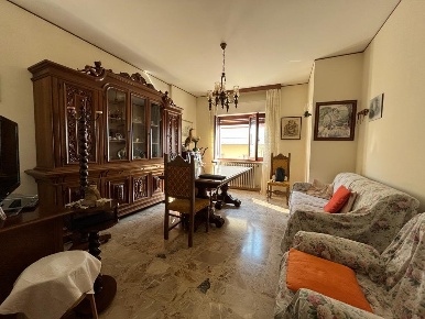 Foto Appartamento in Via Trento 5, Grottammare di 115 m² con 5 locali