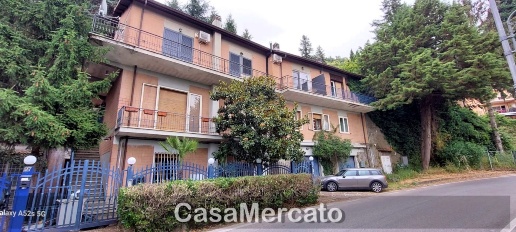 Foto Appartamento in Via Roma, Rocca di Papa Centro di 65 m² con 3 locali