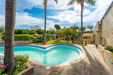 Foto Villa unifamiliare in Via G. Pezzana 11, Aci Castello Centro di 480 m²