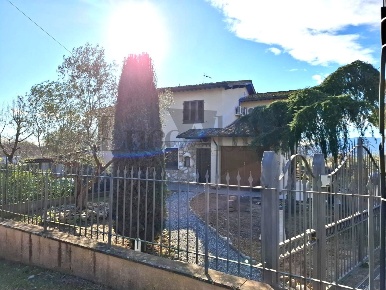 Foto Villa a schiera in Via Catalani  48, Altopascio di 150 m² con 7 locali