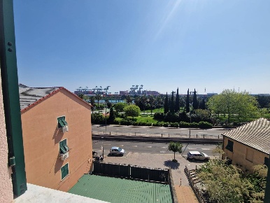 Foto Appartamento in Via Sapello, Genova Pra' di 125 m² con 7 locali