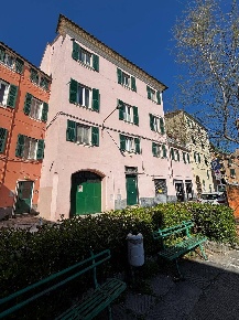 Foto Appartamento in Via Sapello, Genova Pra' di 125 m² con 7 locali
