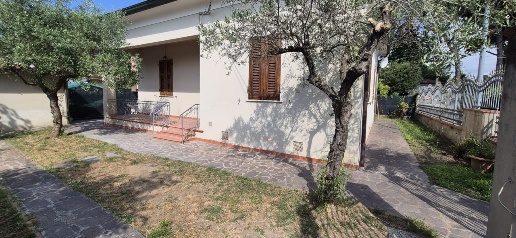 Foto Villa unifamiliare a Massa Valenzatico di 140 m² con 5 locali