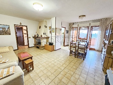 Foto Appartamento a Umbertide di 100 m² con 6 locali in vendita