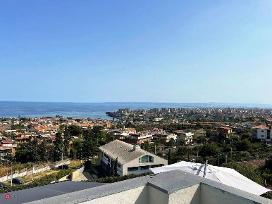 Foto Appartamento a Catania Cannizzaro di 180 m² con 5 locali in vendita