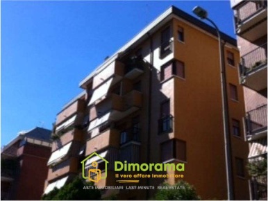 Foto Appartamento in Via G. Castiglioni 7, Busto Arsizio Frati di 300 m²