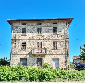 Foto Villa unifamiliare a Umbertide di 350 m² con 16 locali in vendita