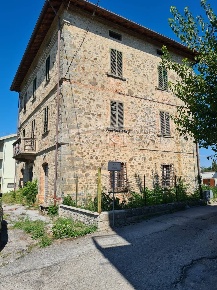 Foto Villa unifamiliare a Umbertide di 350 m² con 16 locali in vendita