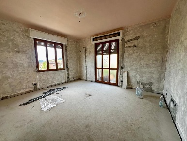 Foto Appartamento a Sarzana di 100 m² con 6 locali in vendita