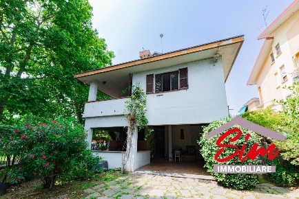 Foto Villa bifamiliare in Via Nino Oxilia 21, Novara Santa Rita di 295 m²