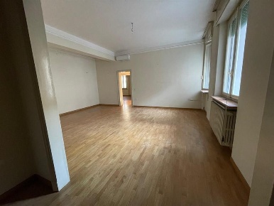 Foto Appartamento in Via Calvi, Mantova Centro di 160 m² con 4 locali