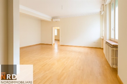 Foto Appartamento in Via Calvi, Mantova Centro di 160 m² con 4 locali