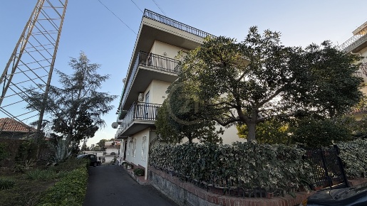 Foto Appartamento a Catania San Giovanni Galermo di 98 m² con 4 locali