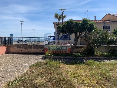 Foto Appartamento in Via Scarlatti, Riposto Centro di 113 m² con 7 locali