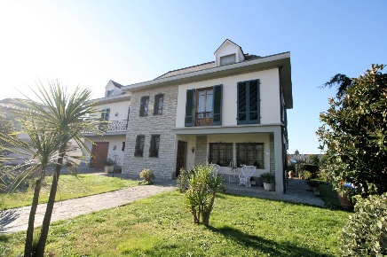 Foto Villa singola a Santa Croce sull'Arno Centro di 400 m² con 8 locali