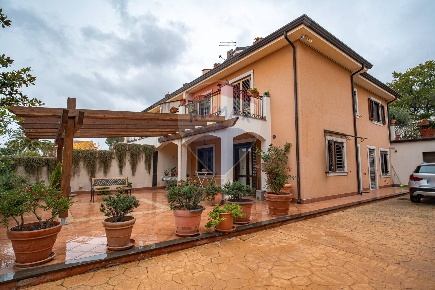 Foto Villa unifamiliare in via dell'aria, Pedara Centro di 191 m²