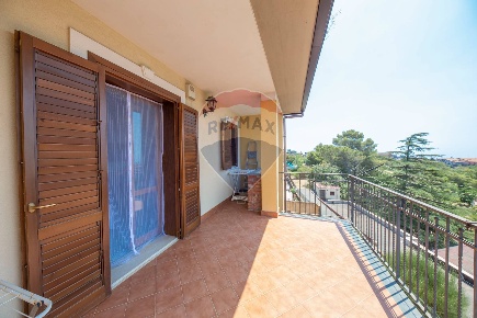 Foto Villa a schiera in Salvo D'acquisto, Pedara Centro di 190 m²