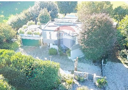 Foto Villa singola in via Selenia, Rosà Centro di 343 m² con 5 locali