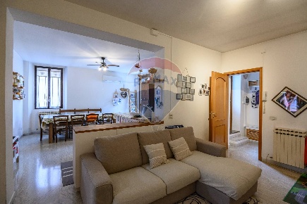 Foto Appartamento in Via Bixio, Guastalla Centro di 300 m² con 10 locali