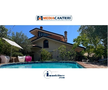 Foto Villa in Via Leonardo Petruzzi, Città Sant'Angelo in vendita