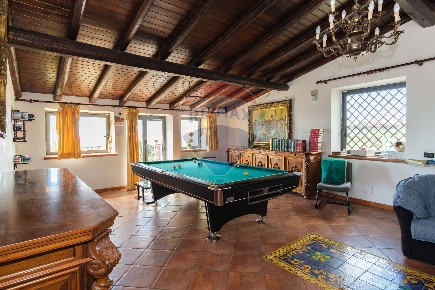 Foto Villa singola in Via Sciarella, Pedara Centro di 275 m² con 6 locali
