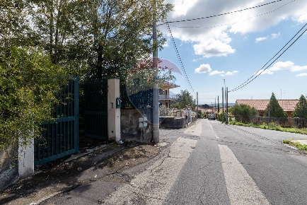 Foto Villa unifamiliare in Via San Giuseppe, Pedara Centro di 200 m²