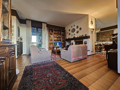 Foto Villa singola in via Gramsci, Oleggio Centro di 350 m² con 6 locali