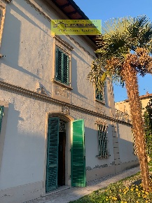 Foto Villa unifamiliare in via roma, Santa Croce sull'Arno Centro di 560 m²