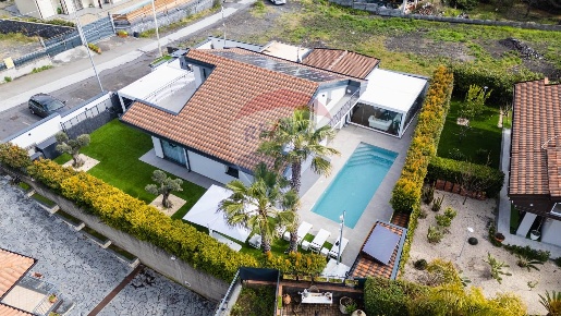 Foto Villa singola a Pedara Centro di 195 m² con 6 locali in vendita