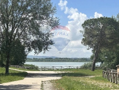 Foto Villa singola in viale Divisione Partigiani Garibaldi, Centro