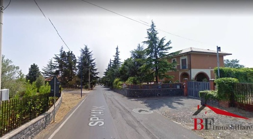 Foto Villa singola in Via Tarderia, Pedara Centro di 160 m² con 7 locali