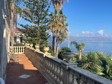 Foto Villa singola in lungomare Edoardo Pantano, Riposto in vendita