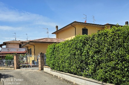 Foto Villa bifamiliare in Via Bagnolo, Castiglione del Lago Soccorso