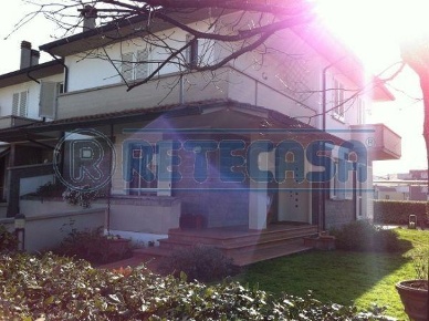 Foto Villa unifamiliare in V. Copernico s/n, Santa Croce sull'Arno Centro