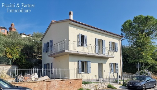 Foto Villa unifamiliare in Via XXV Aprile, Castiglione del Lago Centro