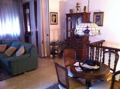 Foto Villa unifamiliare a Santa Croce sull'Arno di 300 m² con 10 locali