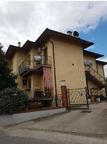 Foto Appartamento a Castiglione del Lago di 160 m² con 9 locali in vendita