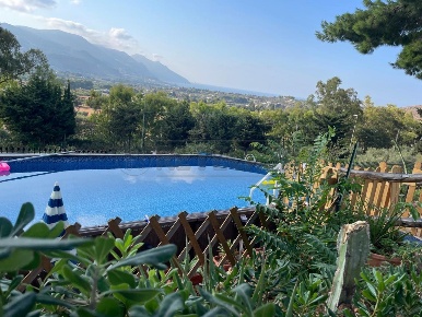 Foto Villa unifamiliare a Castellammare del Golfo di 350 m² con 12 locali