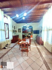 Foto Villa unifamiliare a Borgo Virgilio di 480 m² con 8 locali in vendita
